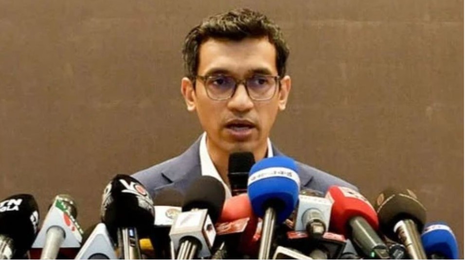 সরকারি অফিসের হয়রানি...