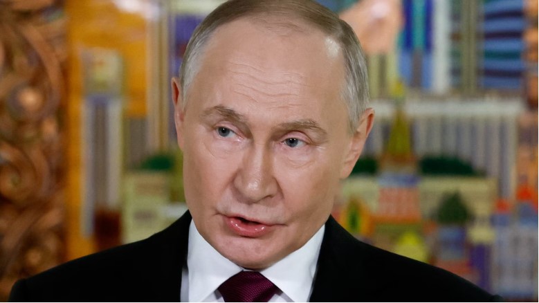 ইউক্রেনের আরও জমি দখ...