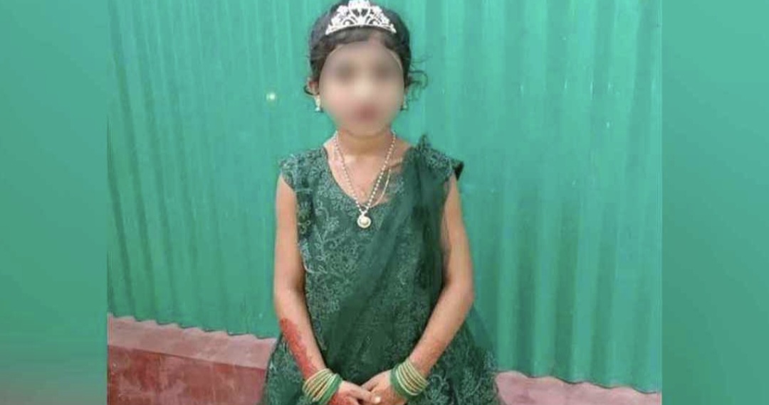মসজিদের দোতলায় পড়ে থ...