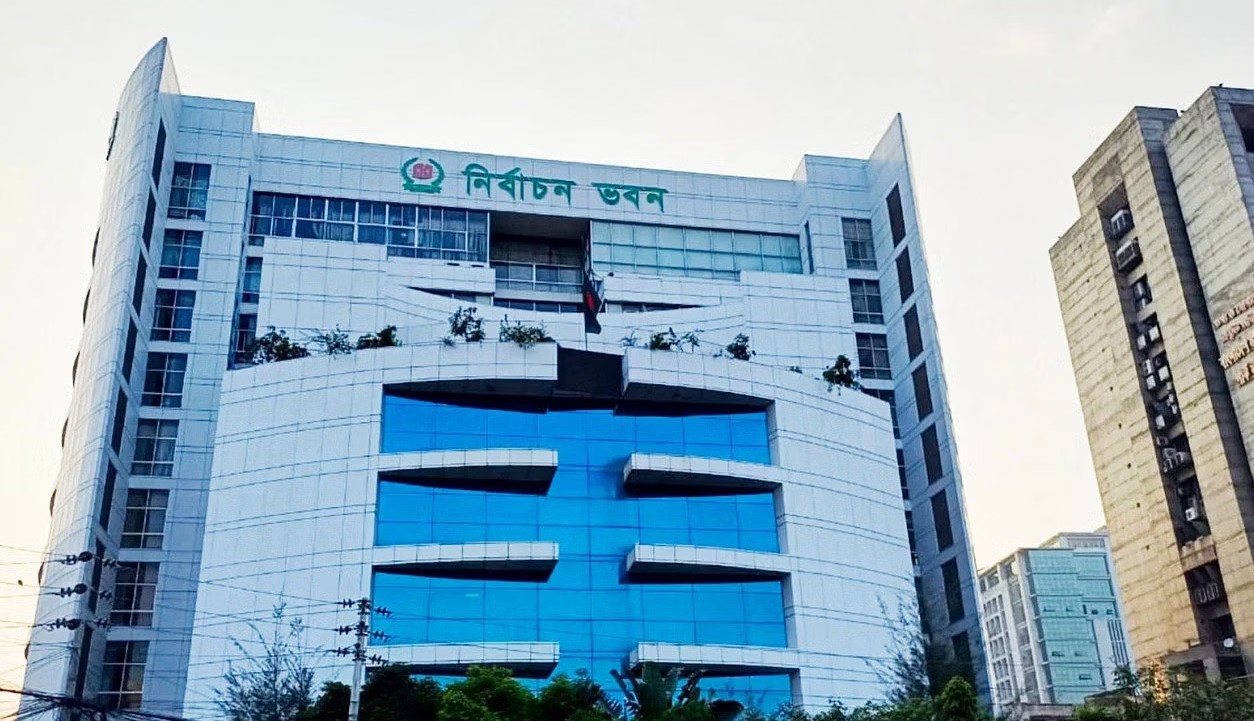 ভোটকেন্দ্রের ৬৭ শতাং...