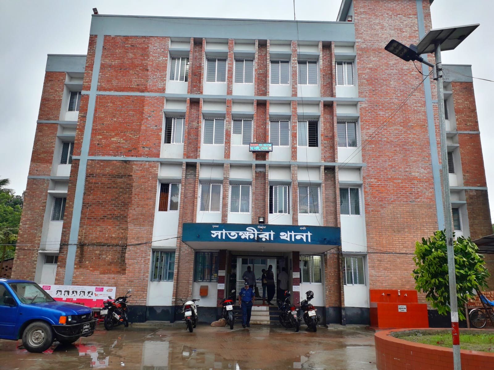 সাতক্ষীরায় ডিবির অভি...